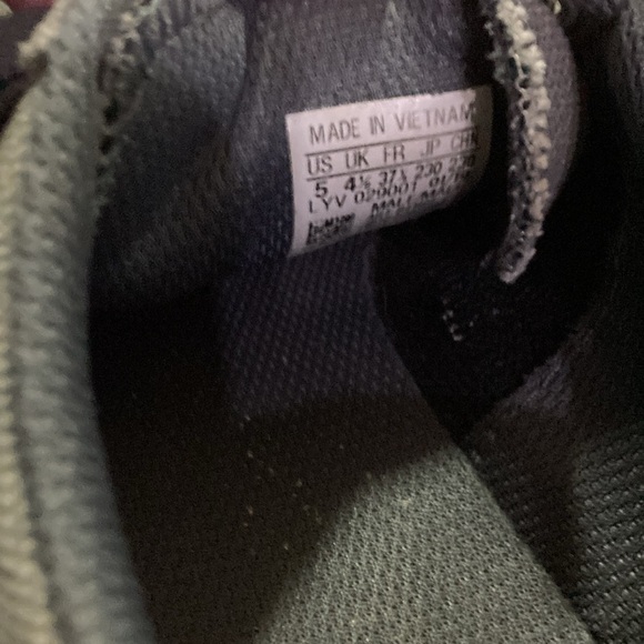 Adidas size 5 - Picture 6 of 6